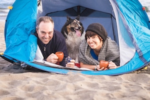 Die Strandmuschel schützt vor Sonne und Wind