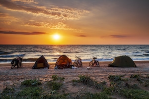 Ein wunderschöner Sonnenuntergang am Strand