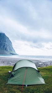 Zelt an wunderschönem Strand